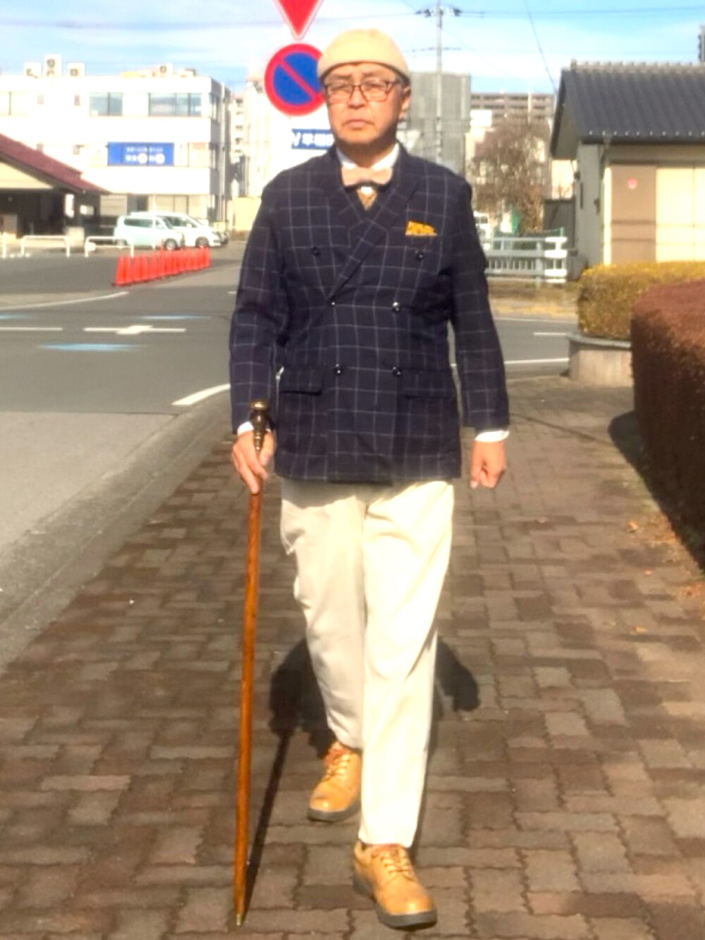 「トラッド、フィッシャーマンキャップ、ダブルジャケット、生成りパンツ、WEAR文芸部」｜「GUのアイテム（テーラードジャケット、ブルー系）」を使った、でゑさん（メンズ・175cm）の冬コーディネートの1枚目の写真