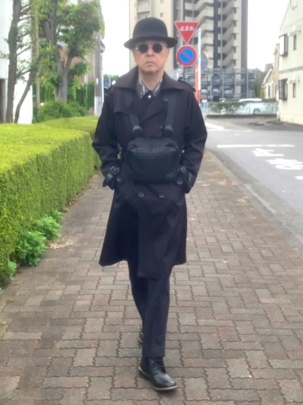 「トラッド、パイソン柄、黒コーデ、トレンチコート、WEAR文芸部」｜「海外通販のアイテム（トレンチコート、ブラック系）」を使った、でゑさん（メンズ・175cm）の秋コーディネートの1枚目の写真