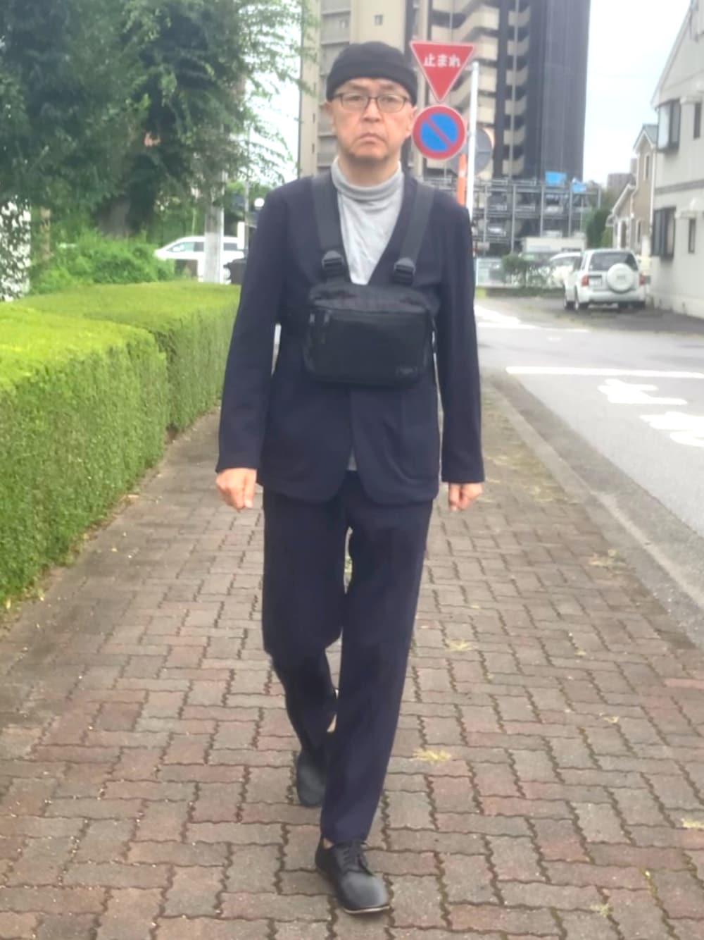 「トラッド、タートルネック、パジャマスーツ、フィッシャーマンキャップ、WEAR文芸部」｜「AOYAMAのアイテム（スーツジャケット、ブルー系）」を使った、でゑさん（メンズ・175cm）の秋コーディネートの1枚目の写真