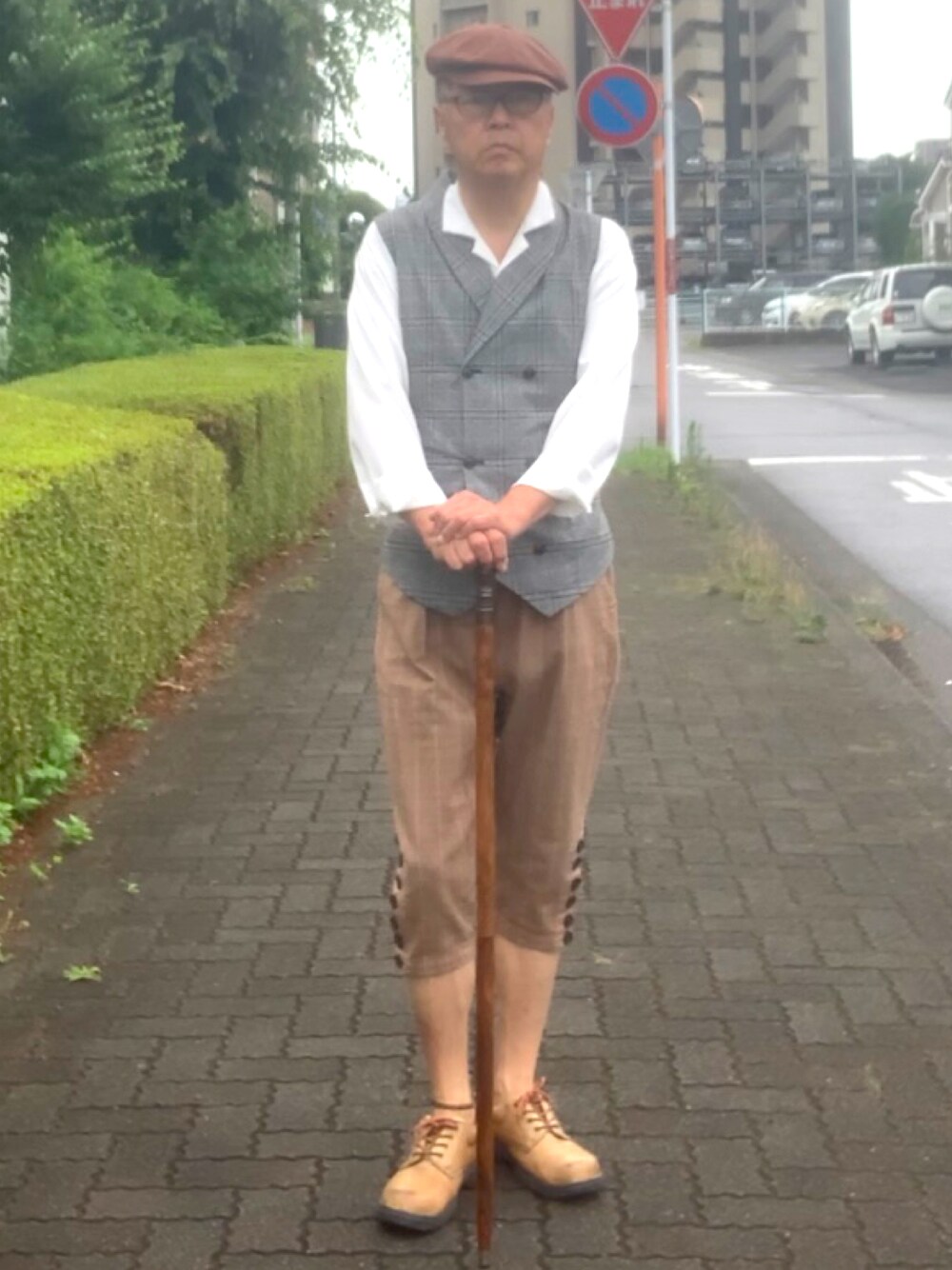 「トラッド、ウエストコート、乗馬パンツ、キャスケット、WEAR文芸部」｜「SHAREEFのアイテム（その他パンツ、ブラウン系）」を使った、でゑさん（メンズ・175cm）の夏コーディネートの1枚目の写真