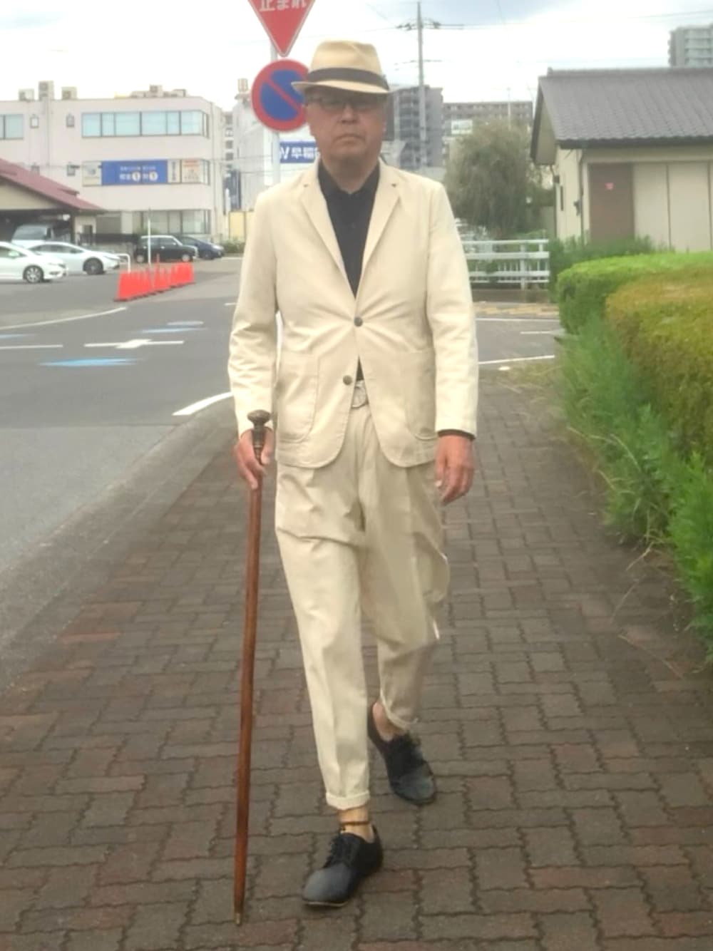 「無印良品のアイテム（セットアップ、ベージュ系）」を使った、でゑさん（メンズ・175cm）の夏コーディネートの1枚目の写真