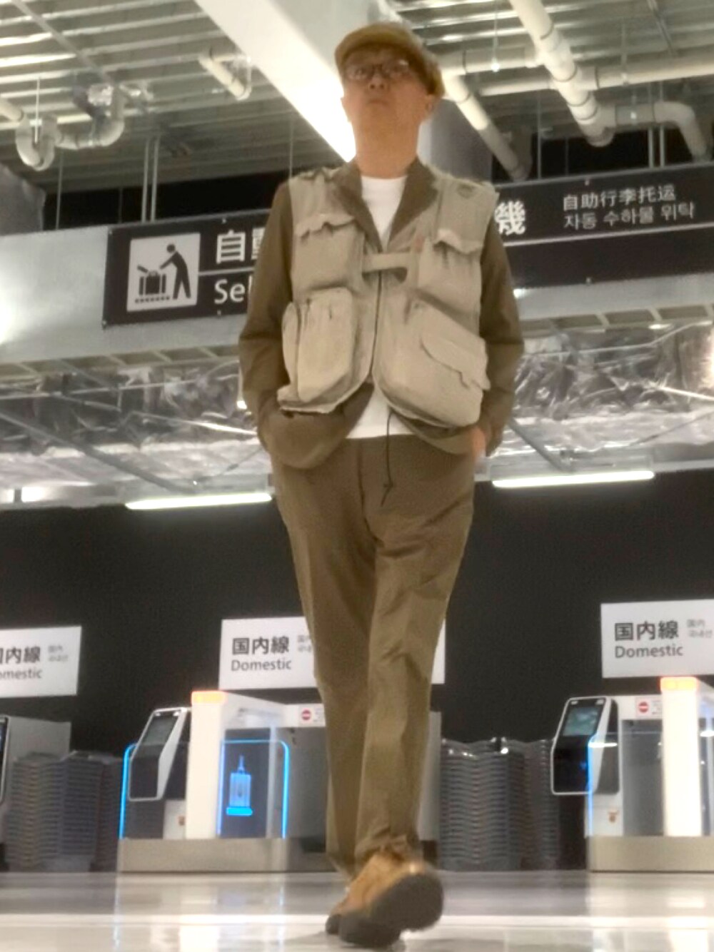 「トラッド、旅行コーデ、キャスケット、スーツ、WEAR文芸部」｜「ワークマンスーツのアイテム（フォーマルスーツ/小物、ベージュ系）」を使った、でゑさん（メンズ・175cm）の夏コーディネートの1枚目の写真