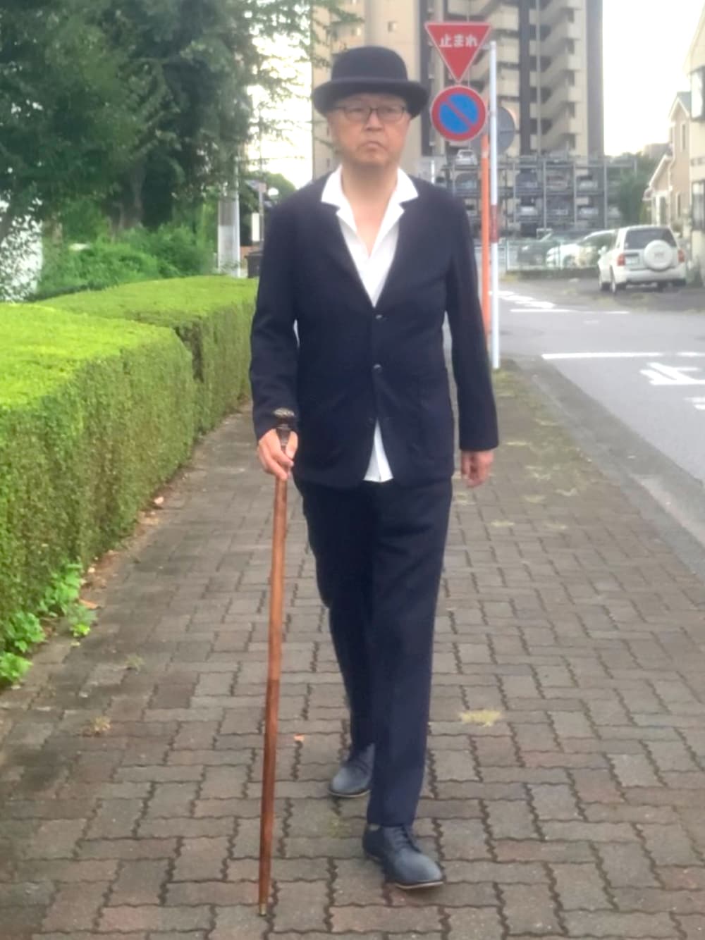 「トラッド、パジャマスーツ、開襟シャツ、ボーラーハット、WEAR文芸部」｜「AOYAMAのアイテム（スーツセット、ブルー系）」を使った、でゑさん（メンズ・175cm）の秋コーディネートの1枚目の写真