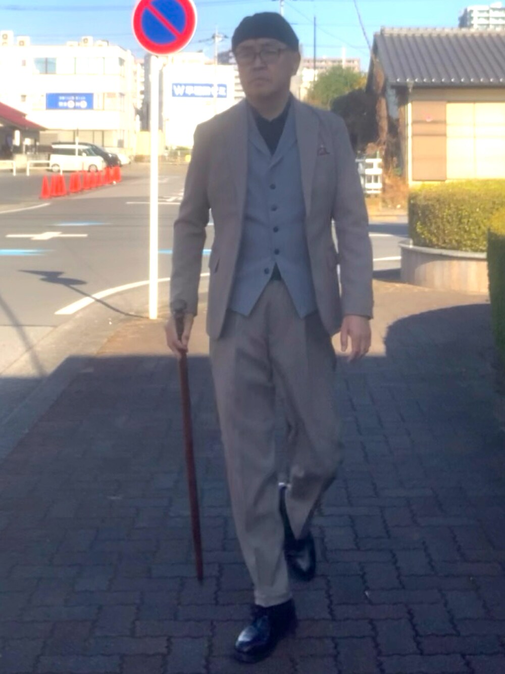 「トラッド、スーツスタイル、フィッシャーマンキャップ、ウエストコート、WEAR文芸部」｜「work manのアイテム（スーツジャケット、ベージュ系）」を使った、でゑさん（メンズ・175cm）の秋コーディネートの1枚目の写真