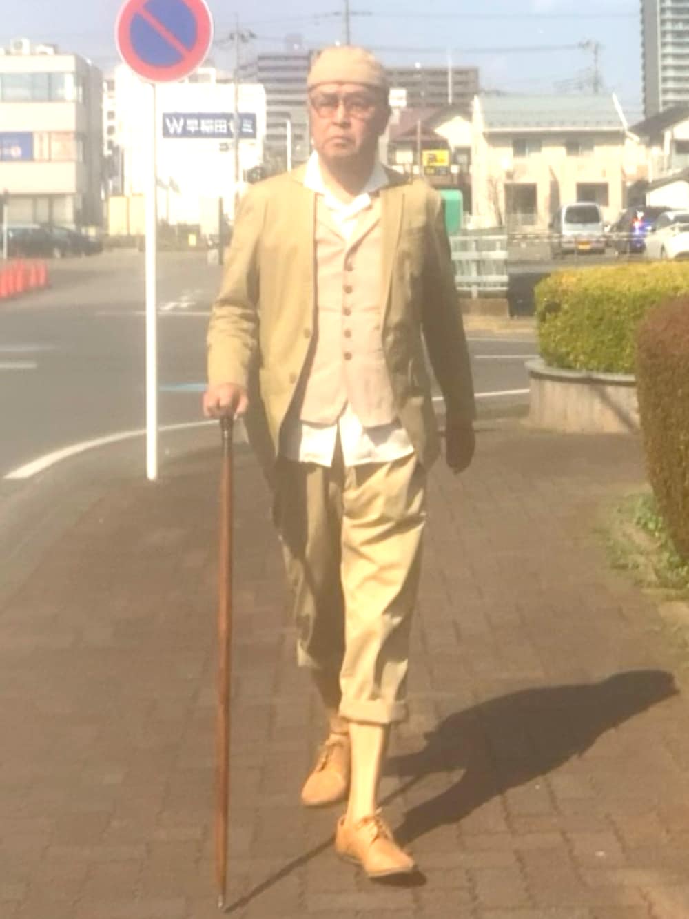 「トラッド、開襟シャツ、ベージュ、クロップドパンツ、WEAR文芸部」｜「TRANS CONTINENTSのアイテム（テーラードジャケット、ベージュ系）」を使った、でゑさん（メンズ・175cm）の春コーディネートの1枚目の写真