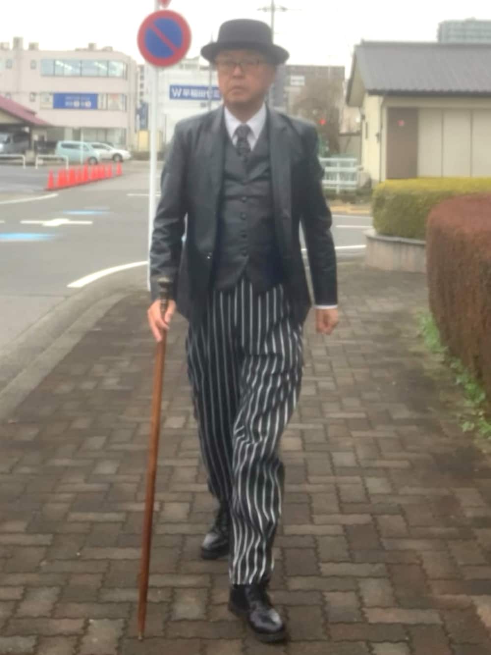 「トラッド、レザージャケット、シェフパンツ、ポークパイハット、WEAR文芸部」｜「海外通販のアイテム（テーラードジャケット、ブラック系）」を使った、でゑさん（メンズ・175cm）の春コーディネートの1枚目の写真