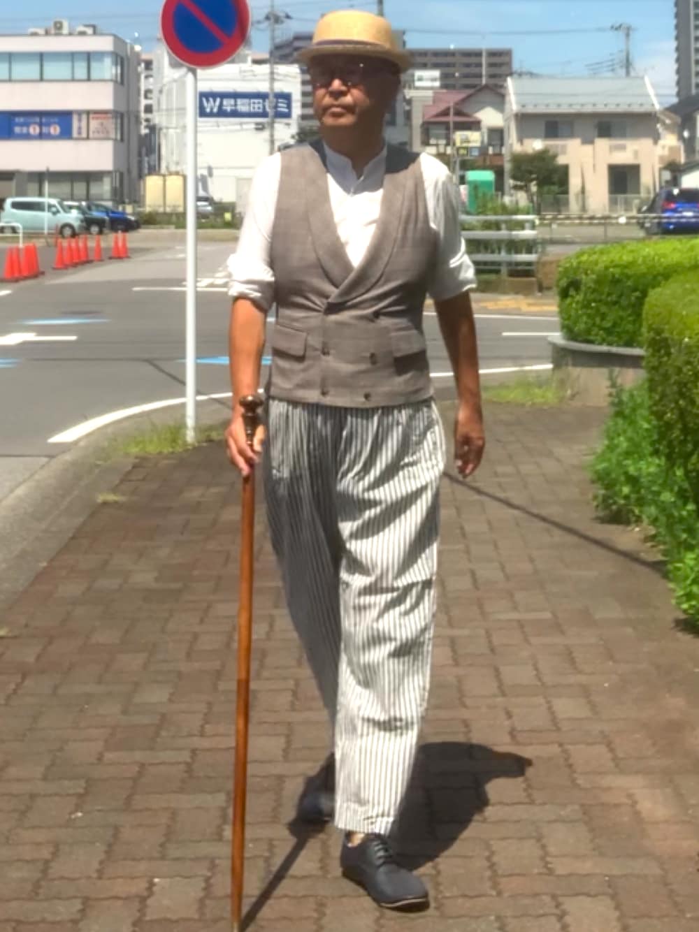「トラッド、麻パンツ、バンドカラーシャツ、ウエストコート、WEAR文芸部」｜「RICORZOのアイテム（ベスト、グレー系）」を使った、でゑさん（メンズ・175cm）の夏コーディネートの1枚目の写真