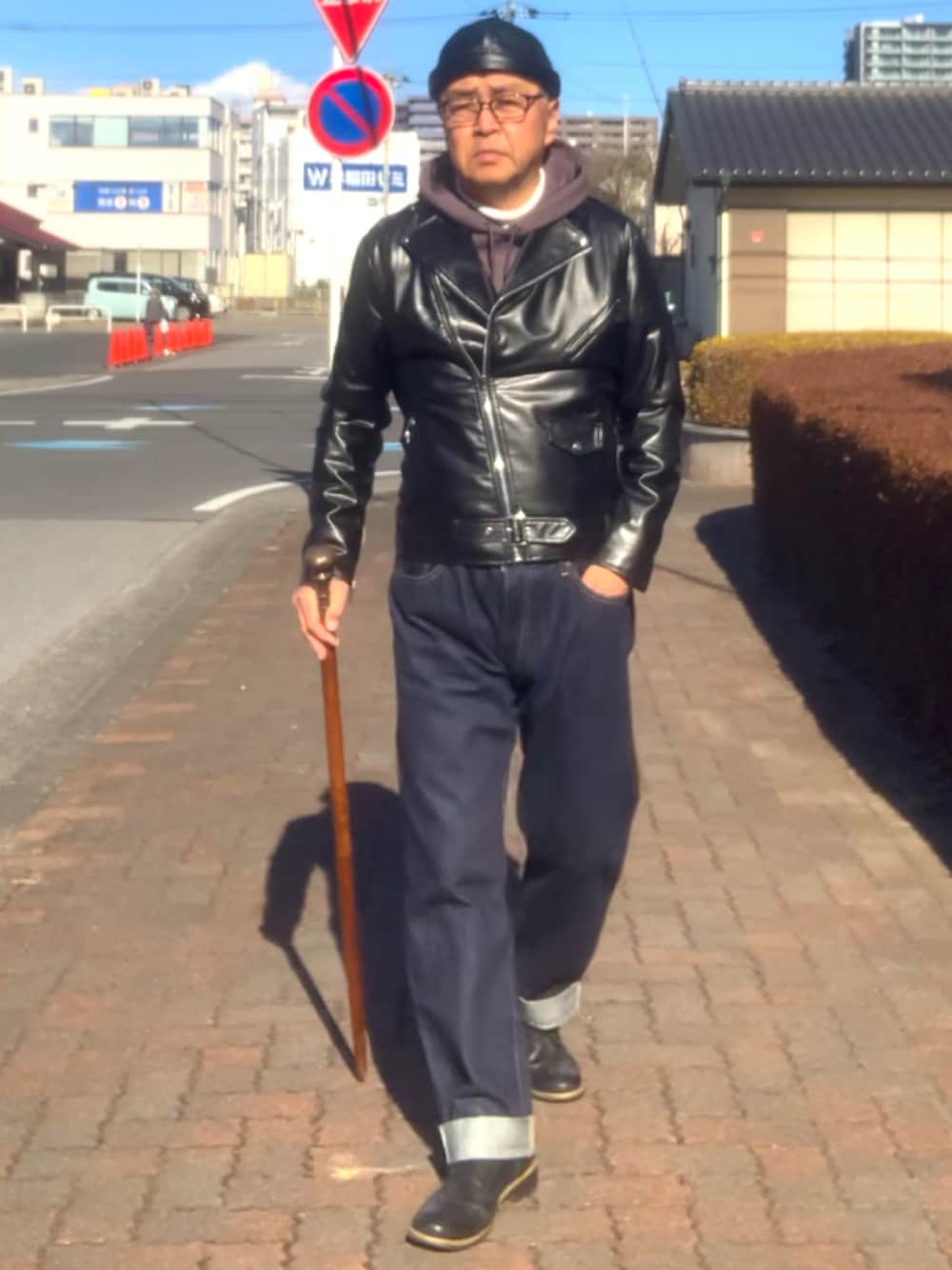 「トラッド、ダブルライダース、ジーンズ、フィッシャーマンキャップ、WEAR文芸部」｜「UNIQLOのアイテム（デニムパンツ、ブルー系）」を使った、でゑさん（メンズ・175cm）の冬コーディネートの1枚目の写真