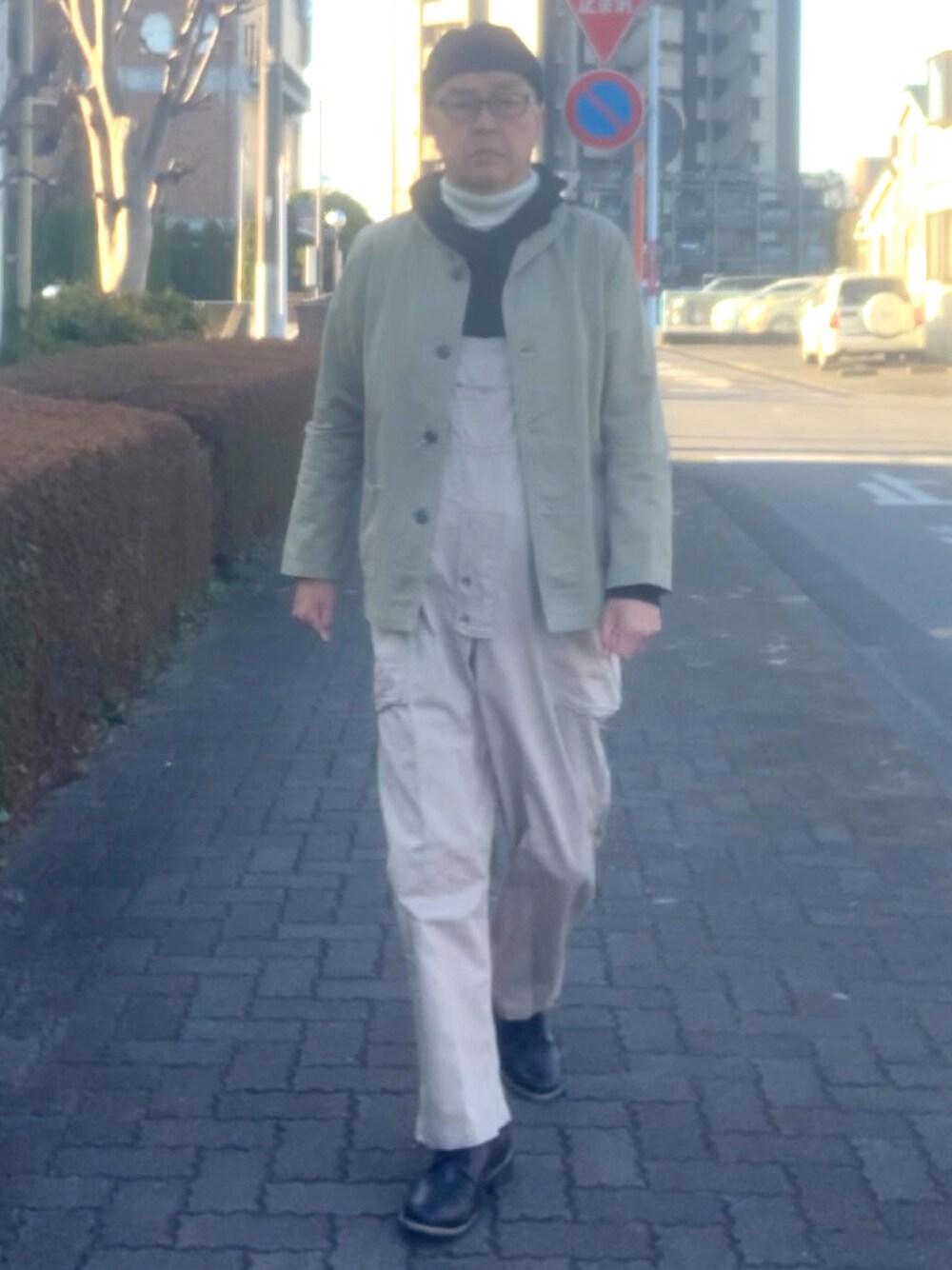 「トラッド、パーカー、オーバーオール、カバーオール、WEAR文芸部」｜「HOLLYWOOD RANCH MARKETのアイテム（カバーオール、ベージュ系）」を使った、でゑさん（メンズ・175cm）の春コーディネートの1枚目の写真