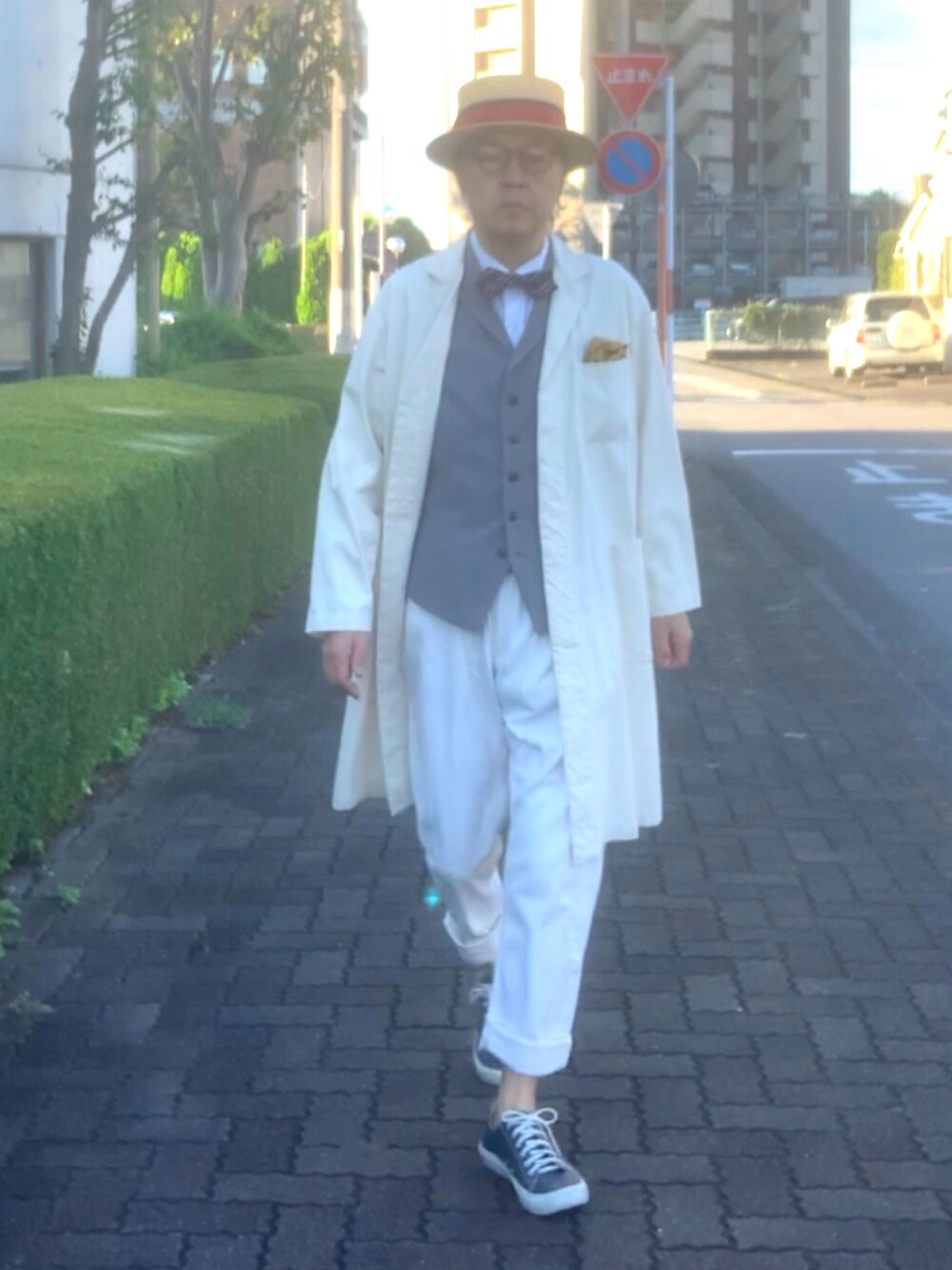 「トラッド、プレッピー、カンカン帽、蝶ネクタイ、WEAR文芸部」｜「無印良品のアイテム（チェスターコート、ベージュ系）」を使った、でゑさん（メンズ・175cm）の秋コーディネートの1枚目の写真