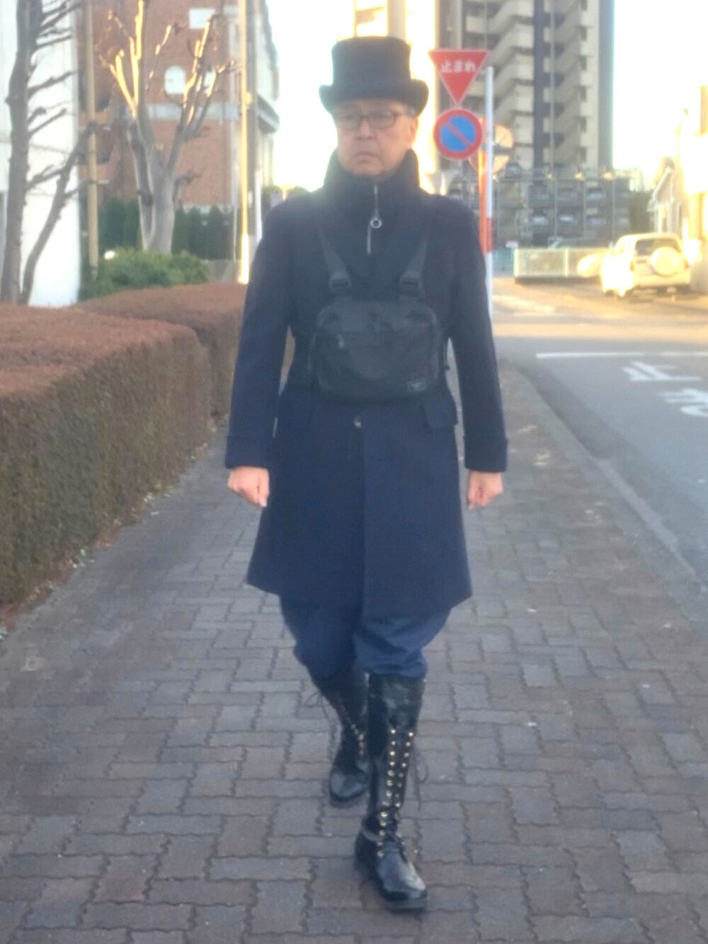 「トラッド、トップハット、ポロコート、乗馬パンツ、WEAR文芸部」｜「mixpiceのアイテム（その他アウター、ブルー系）」を使った、でゑさん（メンズ・175cm）の冬コーディネートの1枚目の写真