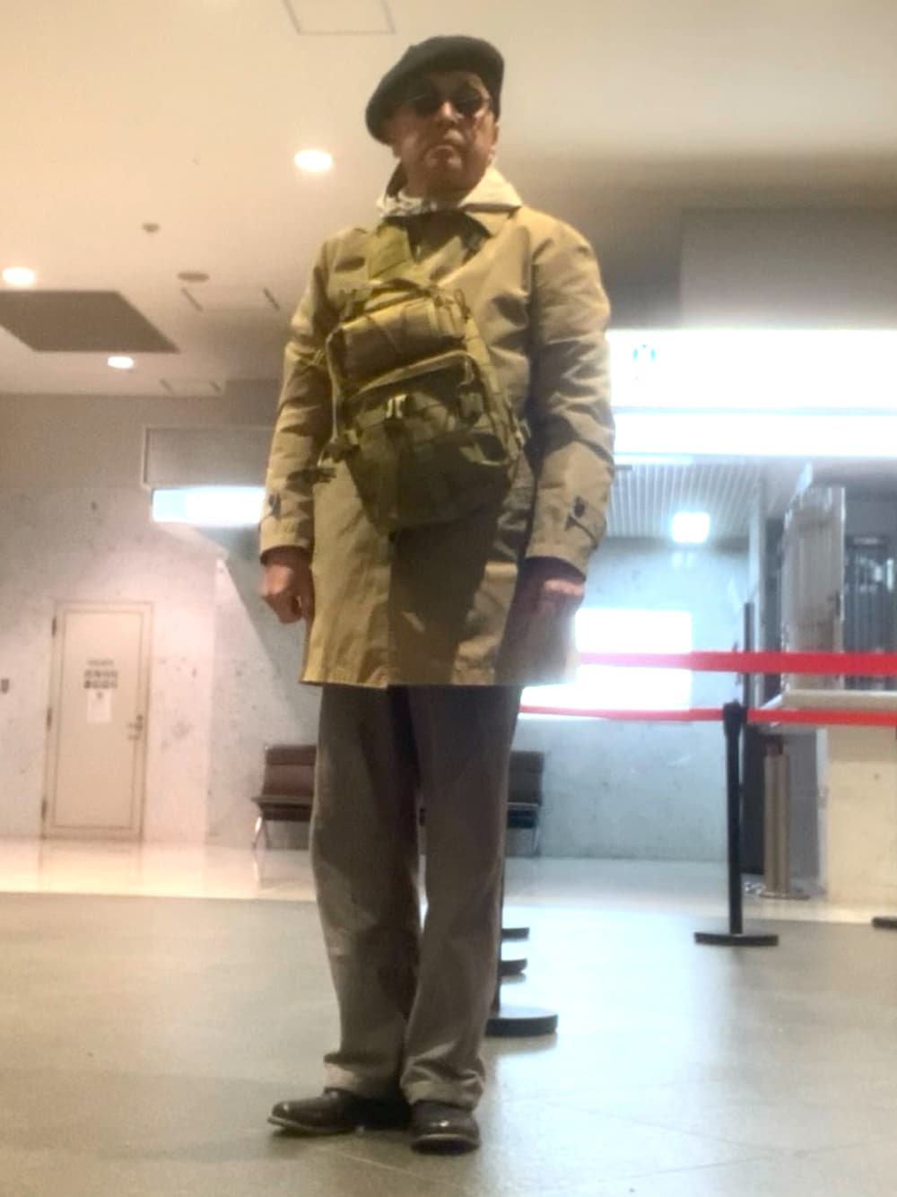 「トラッド、旅行、ステンカラーコート、リバーシブル、WEAR文芸部」｜「リバーシブルパンツのアイテム（その他パンツ、その他）」を使った、でゑさん（メンズ・175cm）の冬コーディネートの1枚目の写真
