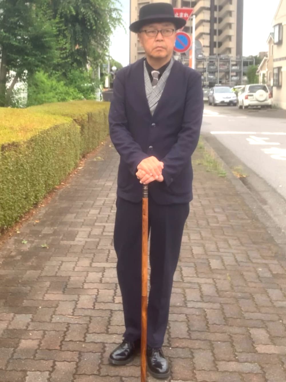 「トラッド、スーツスタイル、襟なしジャケット、ポークパイハット、WEAR文芸部」｜「AOYAMAの青山の新製品、パジャマスーツ（セットアップ、ブルー系）」を使った、でゑさん（メンズ・175cm）の夏コーディネートの1枚目の写真