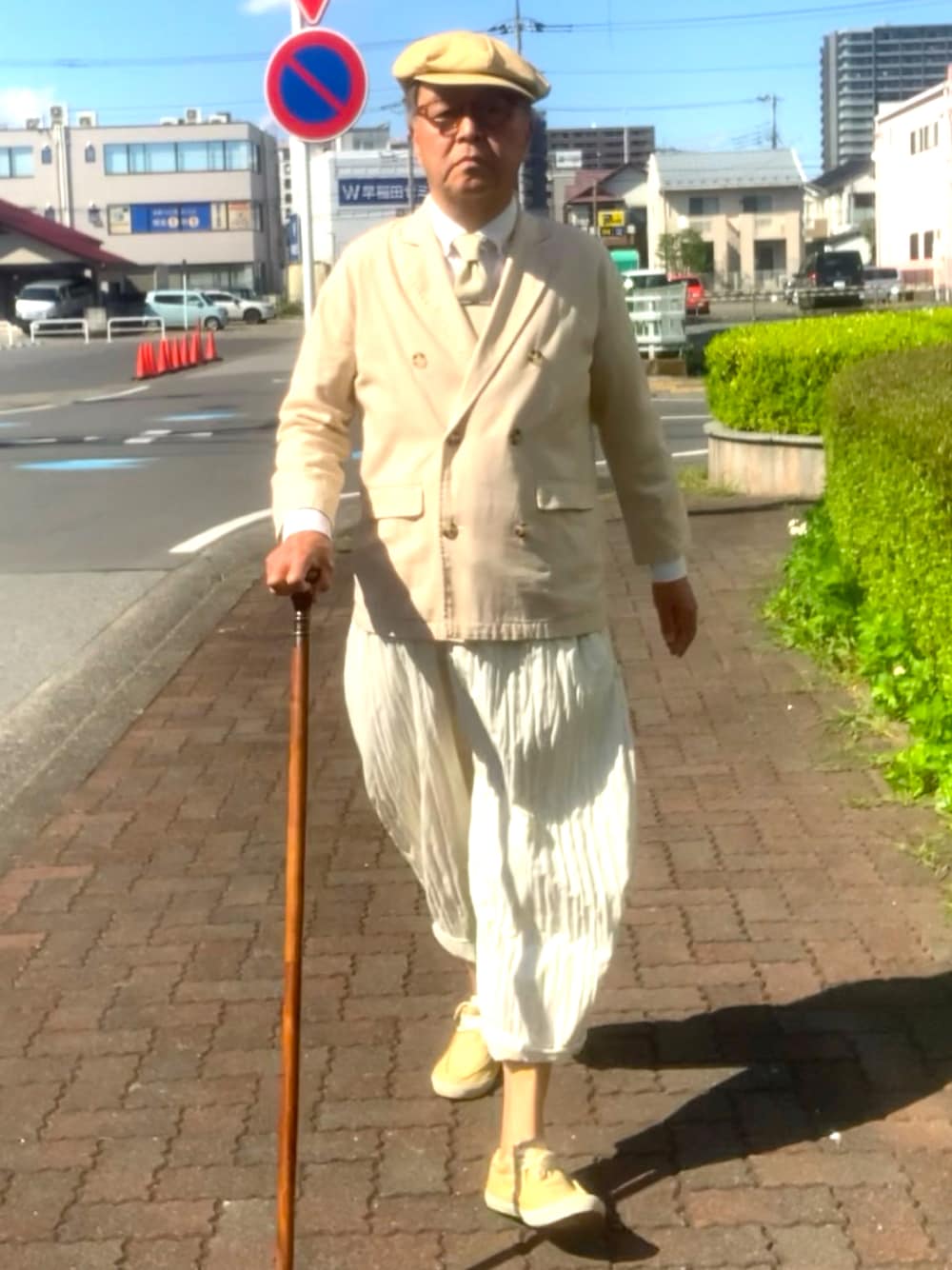 「トラッド、生成り、ダブルジャケット、プリーツパンツ、WEAR文芸部」｜「韓国土産のアイテム（その他パンツ、ベージュ系）」を使った、でゑさん（メンズ・175cm）の春コーディネートの1枚目の写真