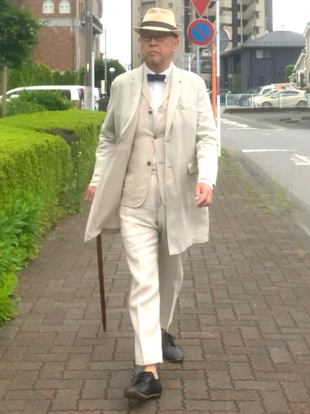 「トラッド、麻、スーツスタイル、パナマハット、WEAR文芸部」｜「無印良品のアイテム（スーツセット、ベージュ系）」を使った、でゑさん（メンズ・175cm）の春コーディネートの1枚目の写真