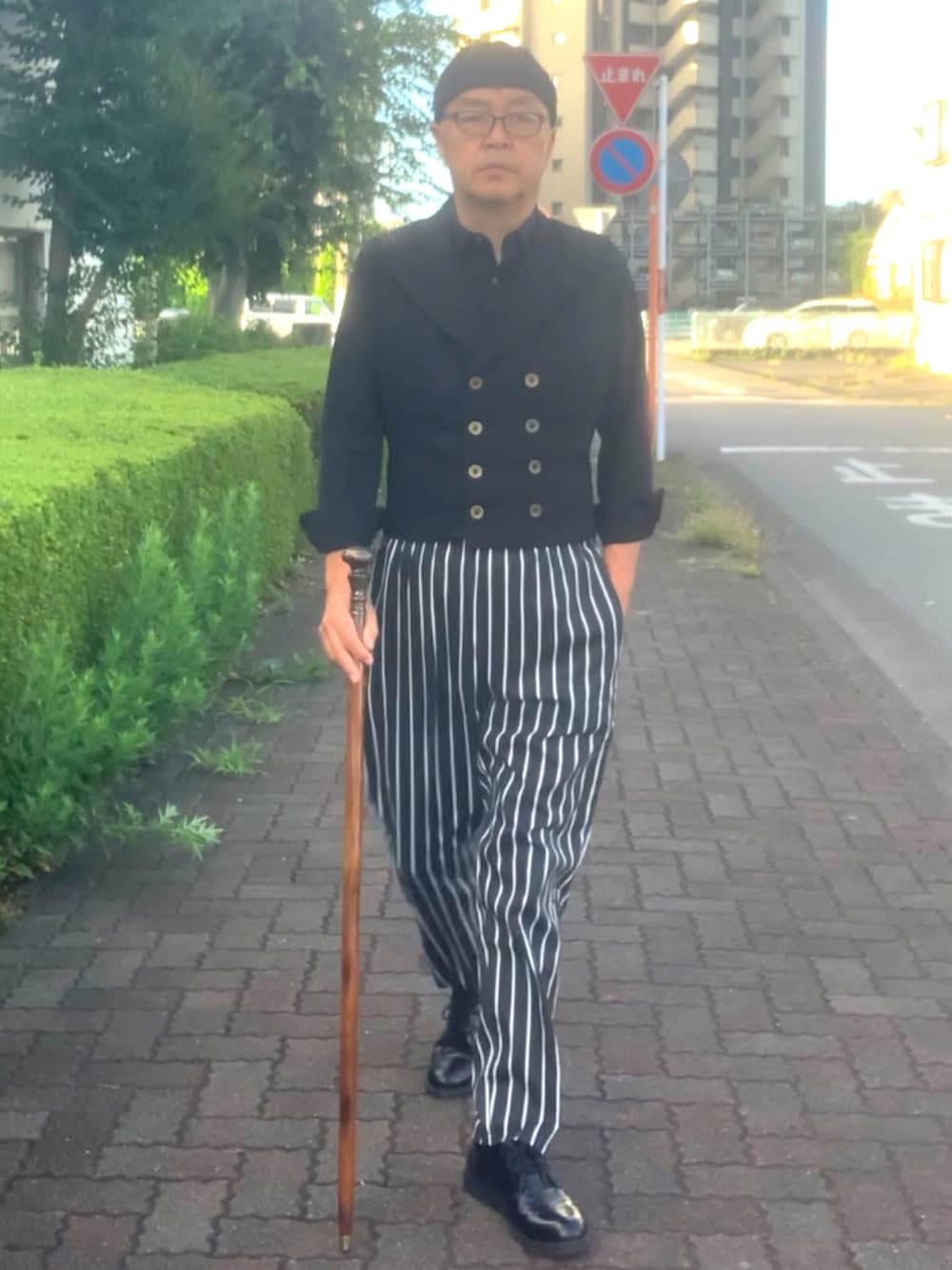 「トラッド、ウエストコート、シェフパンツ、フィッシャーマンキャップ、WEAR文芸部」｜「海外通販のアイテム（ベスト、ブラック系）」を使った、でゑさん（メンズ・175cm）の夏コーディネートの1枚目の写真