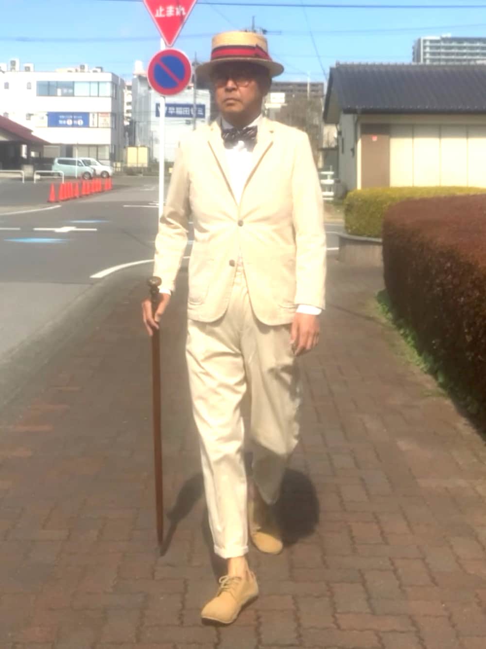 「トラッド、生成り、カンカン帽、蝶ネクタイ、WEAR文芸部」｜「無印良品のアイテム（フォーマルスーツ/小物、ベージュ系）」を使った、でゑさん（メンズ・175cm）の春コーディネートの1枚目の写真