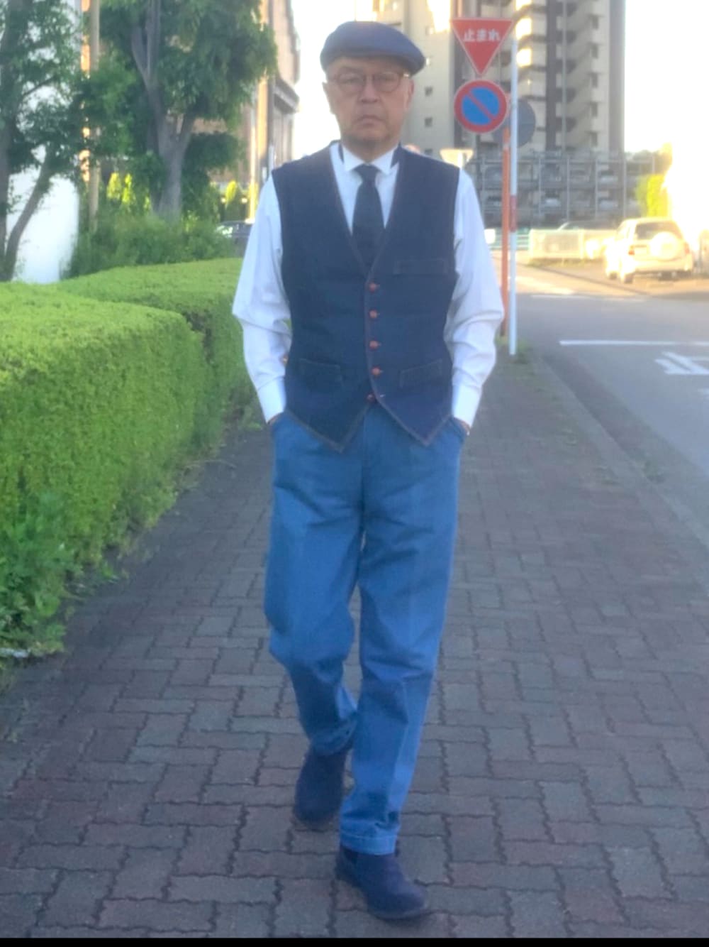 「トラッド、ウイングカラーシャツ、ウエストコート、ハンチング、WEAR文芸部」｜「海外通販のアイテム（ベスト、ブルー系）」を使った、でゑさん（メンズ・175cm）の春コーディネートの1枚目の写真