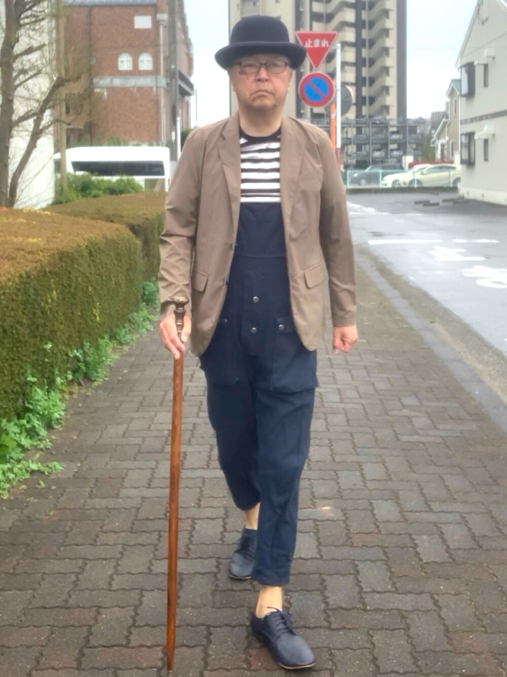 「トラッド、オーバーオール、ボーラーハット、ボーダーTシャツ、WEAR文芸部」｜「海外通販のアイテム（サロペット/オーバーオール、ブルー系）」を使った、でゑさん（メンズ・175cm）の春コーディネートの1枚目の写真