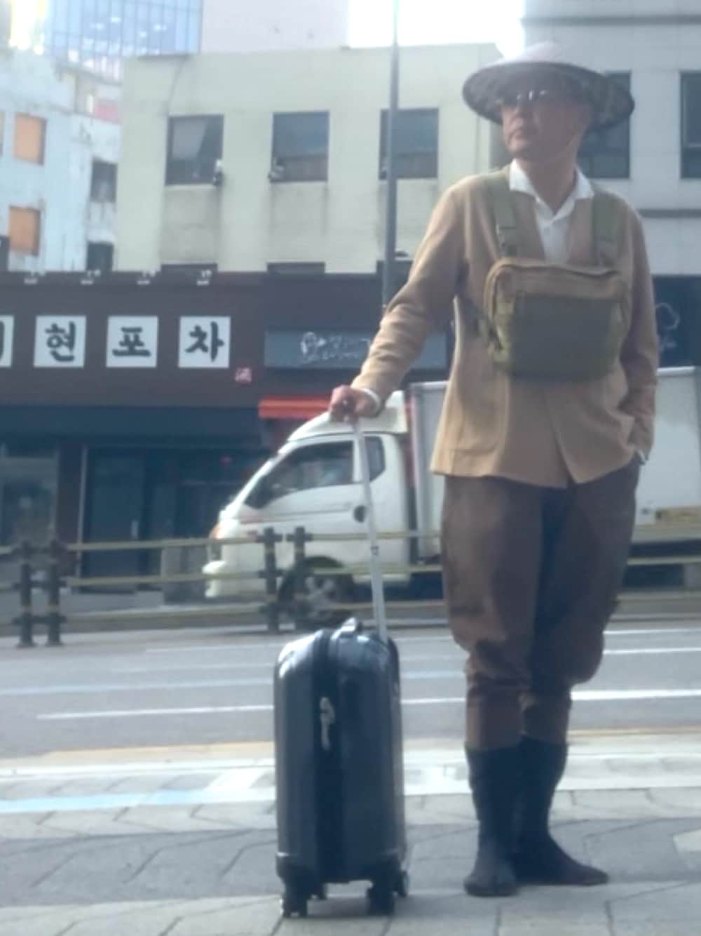 「トラッド、編笠、乗馬ズボン、地下足袋、WEAR文芸部」｜「RICORZOのアイテム（テーラードジャケット、ベージュ系）」を使った、でゑさん（メンズ・175cm）の春コーディネートの1枚目の写真