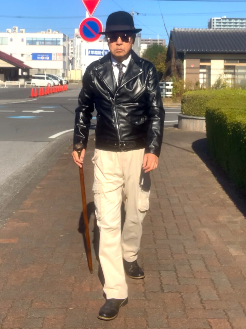 「トラッド、ダブルライダース、ボーラーハット、カーゴパンツ、WEAR文芸部」｜「海外通販のアイテム（ライダースジャケット、ブラック系）」を使った、でゑさん（メンズ・175cm）の秋コーディネートの1枚目の写真
