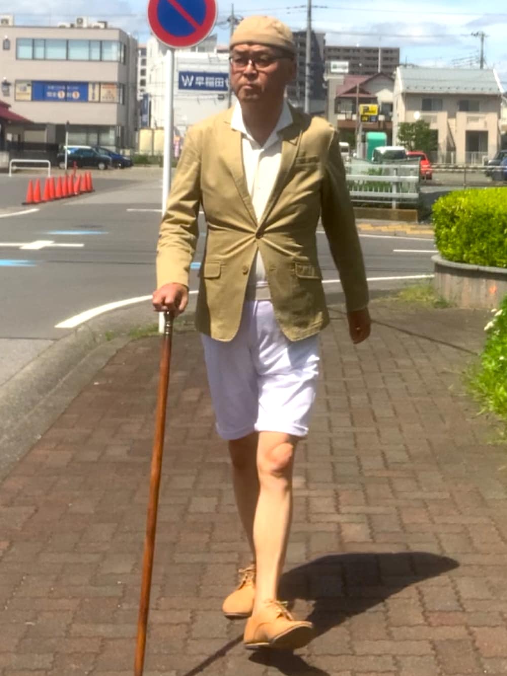 「トラッド、開襟シャツ、ハーフパンツ、リメイク風、WEAR文芸部」｜「TRANS CONTINENTSのアイテム（テーラードジャケット、ベージュ系）」を使った、でゑさん（メンズ・175cm）の春コーディネートの1枚目の写真