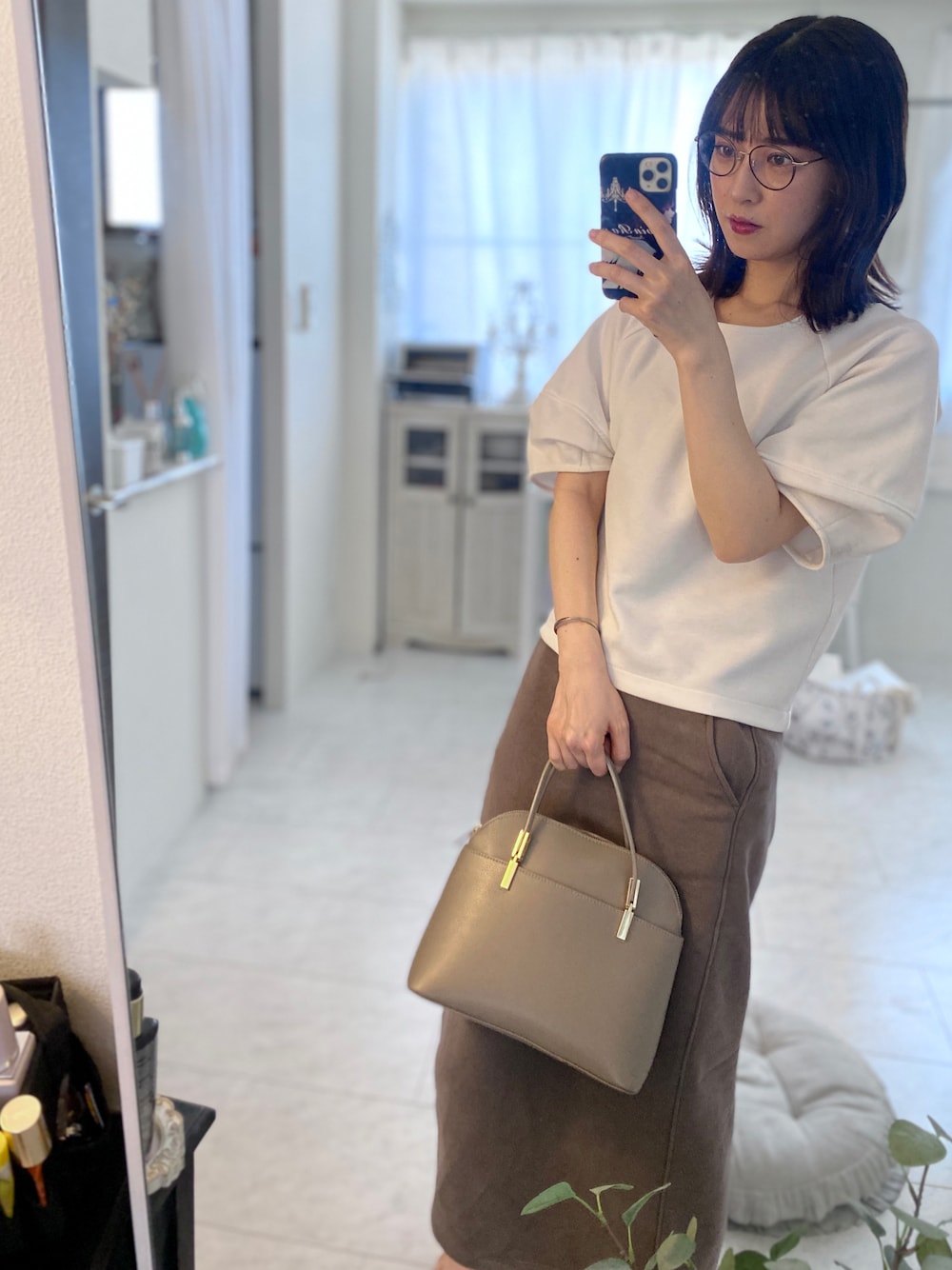 「秋服まるっと大公開、秋服、お出かけコーデ、秋服準備はじめました、大人カジュアル、大人コーデ、シンプルコーデ、ブラウン、シンプルスタイル、GU、プチプラ、丸メガネ、オールGU、タイトスカート、秋カラー」｜「ROPE' PICNICの【軽量】レクタンメタルミドルラウンドボストン＆ショルダーバッグ（ショルダーバッグ、ベージュ系）」を使った、tamaさん（レディース・162cm）の秋コーディネートの1枚目の写真