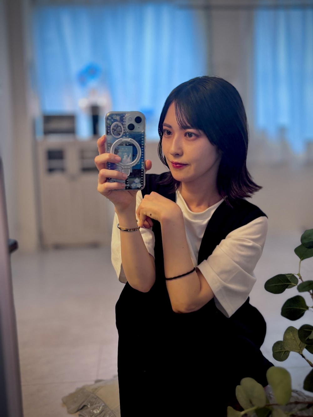 「お出かけコーデ、プチプラ、アツいコーデ全部見せ、夏コーデ、着回しコーデ、大人かわいい、モノトーン、きれいめコーデ、オトナガーリー、大人ガーリー、ワンヒース、モノクロ、ootd、プチプラコーデ」｜「Bonjour SaganのVネックロングジャンスカ/ポケット付き（ジャンパースカート、ブラック系）」を使った、tamaさん（レディース・162cm）の夏コーディネートの1枚目の写真