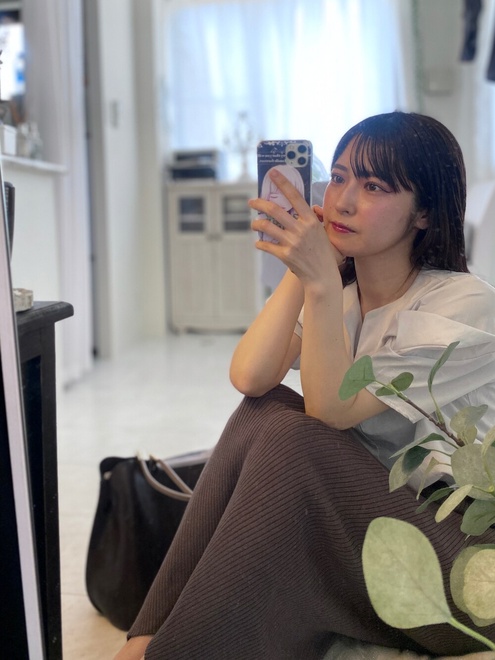 「秋服まるっと大公開、秋服、秋先取りコーデ、休日コーデ、オトナ女子、タイトスカート、ブラウス、ブラウン、ホワイト、タックイン、キレイめ、オトナカワイイ、GU、秋色、シンプルコーデ」｜「ROPE' PICNICの【軽量】レクタンメタル３層A4トートバッグ（トートバッグ、ブラウン系）」を使った、tamaさん（レディース・162cm）の秋コーディネートの1枚目の写真