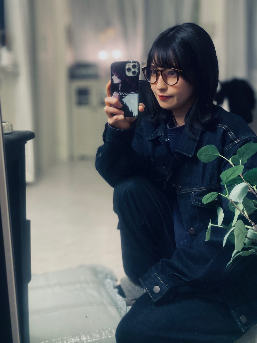 「春のおしゃ見えテクニック、パンツスタイル、春服、カジュアルコーデ、デニム、デニムジャケット、伊達メガネ、デニムパンツ、GU、スウェット、プチプラ、メンズファッション、メンズアイテム、シンプルコーデ、大人カジュアル」｜「no flex zoneのアイテム（スウェット、ブルー系）」を使った、tamaさん（レディース・162cm）の春コーディネートの1枚目の写真