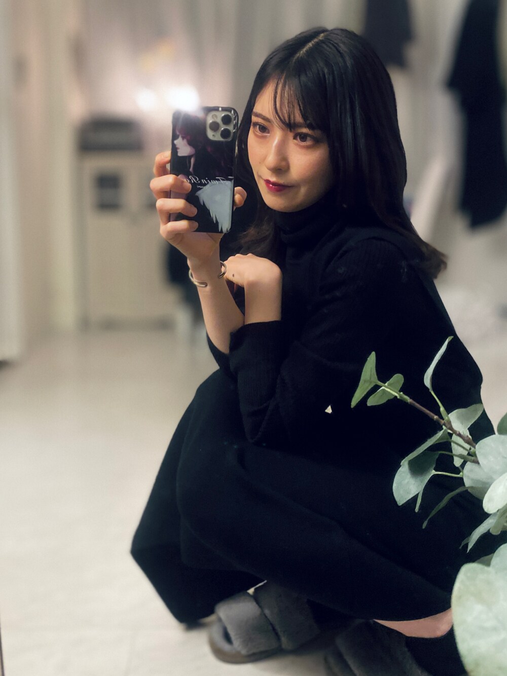 「冬、オールブラック、プチプラ、大人ガーリー、ジャンパースカート、ブラック、おしゃれさんと繋がりたい、タートルネック、タートルネックニット、黒、GU、シンプルコーデ、シンプル、タイトシルエット、ブラックコーデ」｜「GUのアイテム（ニット/セーター、ブラック系）」を使った、tamaさん（レディース・162cm）の冬コーディネートの1枚目の写真