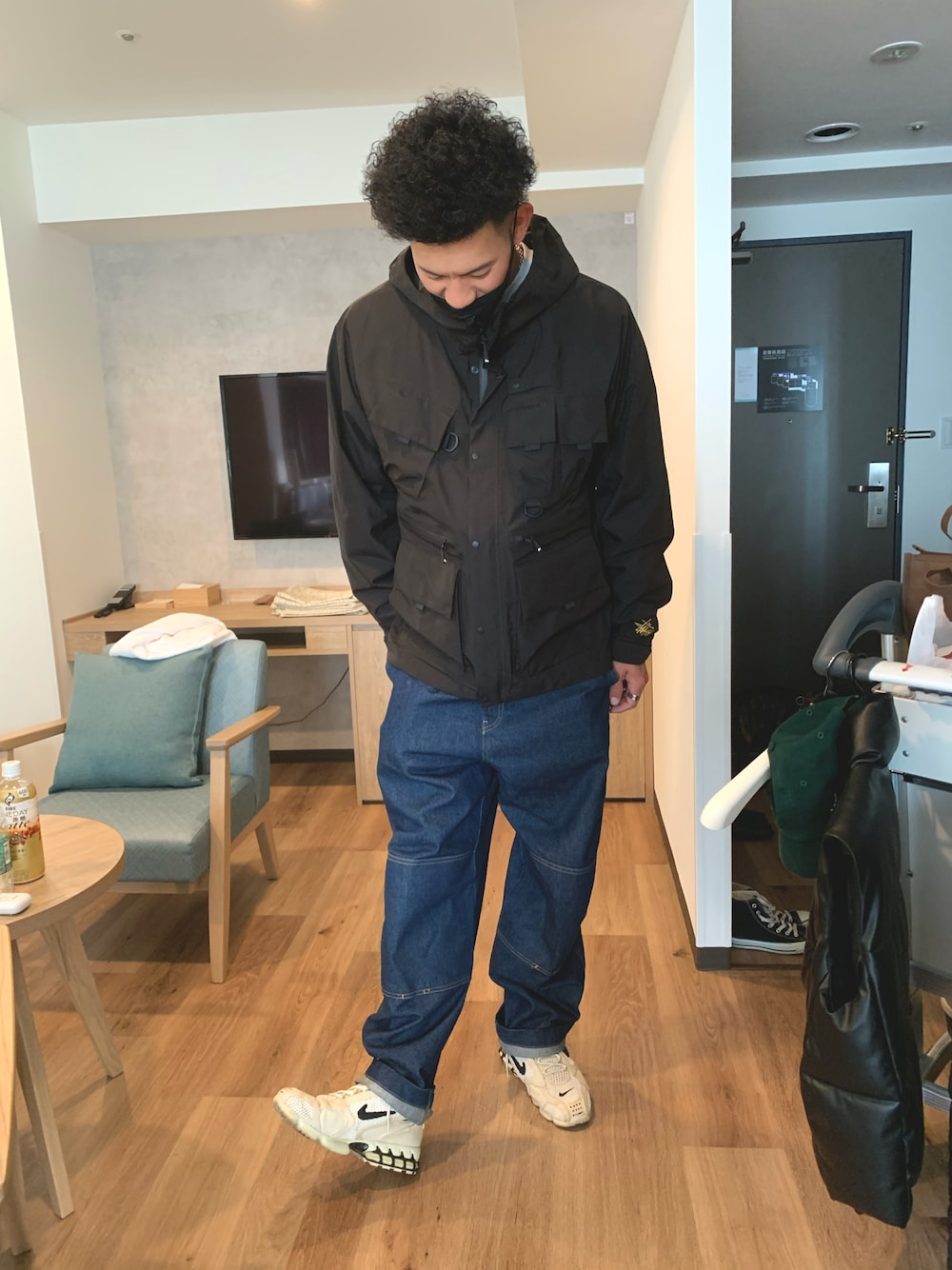 「お洒落さんとつながりたい、シンプルスタイル、リラックススタイル」｜「STUSSYのアイテム（デニムパンツ、その他）」を使った、dekuoさん（メンズ・185cm）の冬コーディネートの1枚目の写真
