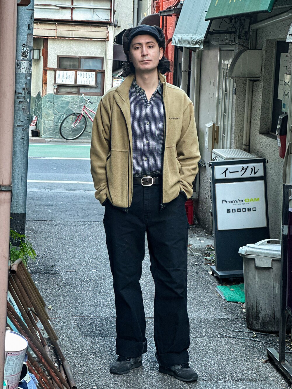 Carharttのアイテム（ベージュ系）を使った人気ファッション