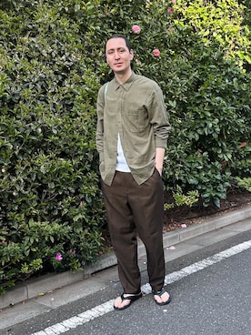 「niko and...（ニコアンド）のアイテム（スラックス、ブラウン系）」を使った、キアヌ/ Keanuさん（メンズ・186cm）の春コーディネート