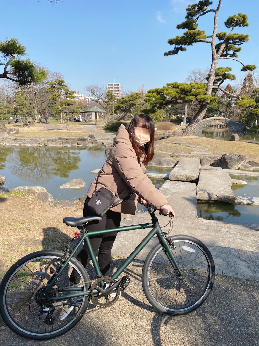 「骨格ウェーブ、イエベ春、低身長、低身長コーデ、低身長女子、サイクリング、ベージュ×ブラック、ブラック×ベージュ」｜「indexのアイテム（ダウンジャケット/コート、ベージュ系）」を使った、る ち ゃ ん 𓃟 さん（レディース・148cm）の冬コーディネートの1枚目の写真