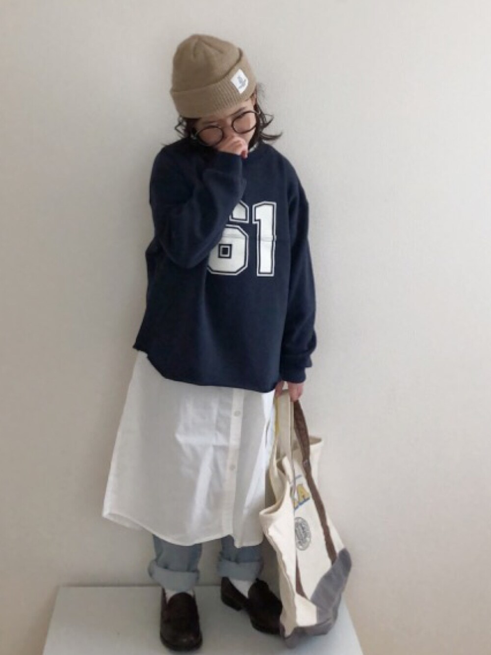 「休日スタイル、レイヤードスタイル、ワンピース、シャツワンピ、スウェット、ニット帽、デニムパンツ、ローファー、トートバッグ、ロングスカート」｜「LOWRYS FARMのナンバリングウラケプルオーバー　256717（スウェット、ブルー系）」を使った、nami *さん（キッズ・110cm）の秋コーディネートの1枚目の写真
