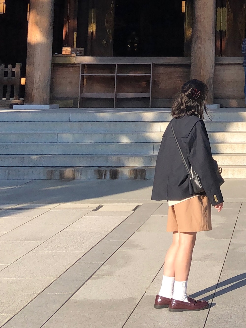 「レイヤードスタイル、秋冬コーデ、女の子コーデ、シャツスタイル、ハーフパンツ、秋のコーデ、キッズファッション、ローファー、ジャケット、セーラーカラー、ショルダーバッグ、おでかけコーデ」｜「CASIOのCASIO STANDARD / デジタルウオッチ / LW-204-1BJF（デジタル腕時計、ブラック系）」を使った、nami *さん（キッズ・138cm）の秋コーディネートの1枚目の写真