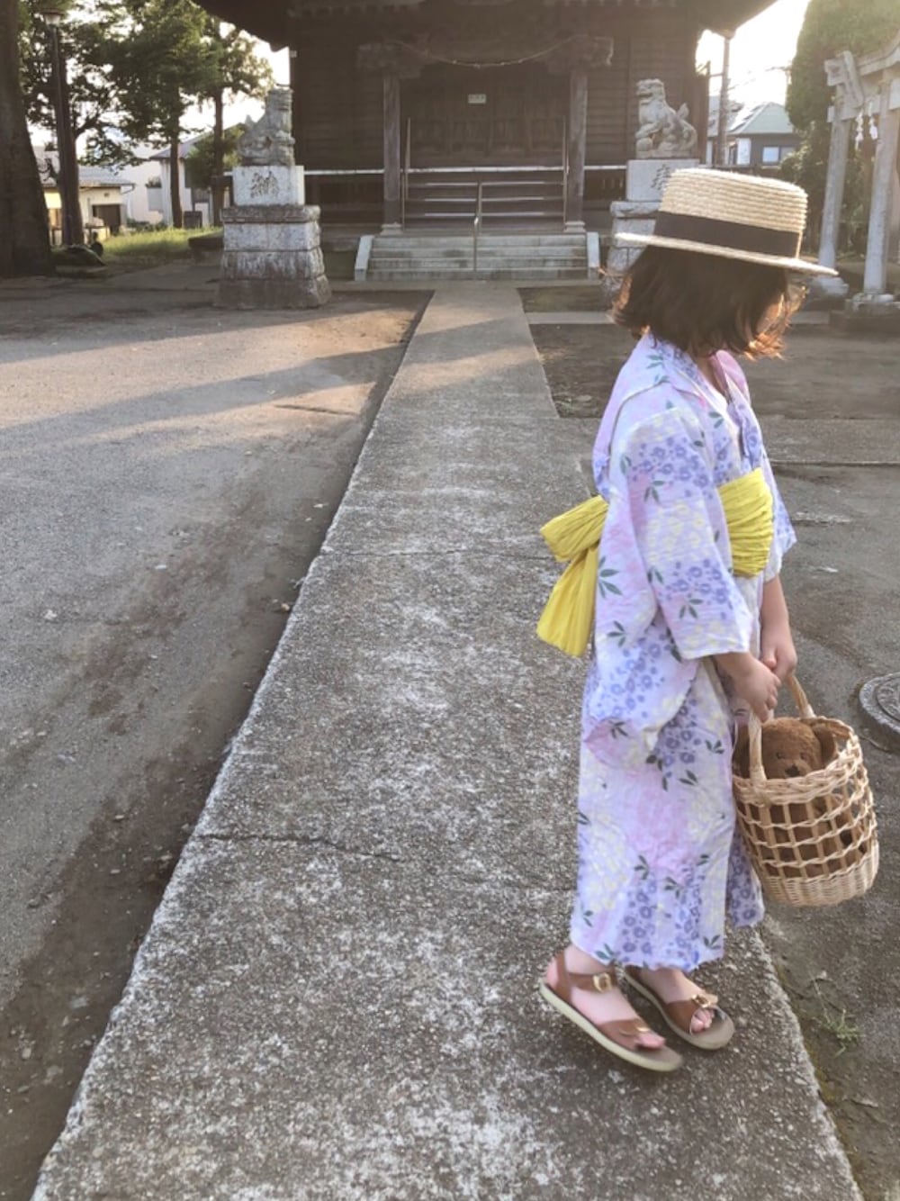 「夏の和物語、浴衣、カンカン帽、かごバッグ」｜「petit mainの藤の花柄浴衣（浴衣、パープル系）」を使った、nami *さん（キッズ・110cm）の夏コーディネートの1枚目の写真