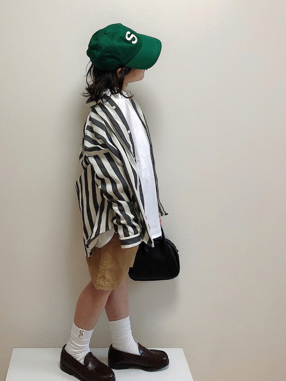 「ハーフパンツ、ローファー、革靴、革靴×靴下、ローファー×靴下、ボストンバッグ、ミニバッグ、キャップ、シャツスタイル、ストライプシャツ、ストライプ、グリーン、レイヤードスタイル」｜「LOWRYS FARMのツイルシシュウＣＡＰ　959856（キャップ、グリーン系）」を使った、nami *さん（キッズ・110cm）の秋コーディネートの1枚目の写真