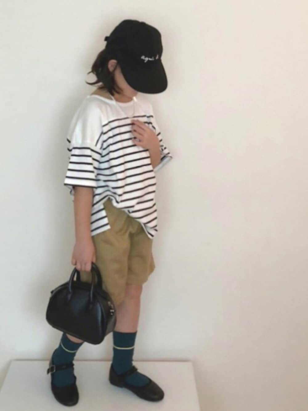 「ハーフパンツ、キャップ、ボーダー、ゆるコーデ、グリーン、カンフーシューズ、バレエシューズ、シンプル、シンプルコーデ」｜「green label relaxingの〔WEB限定〕コットンツイル ショートパンツ（その他パンツ、ベージュ系）」を使った、nami *さん（キッズ・110cm）の夏コーディネートの1枚目の写真