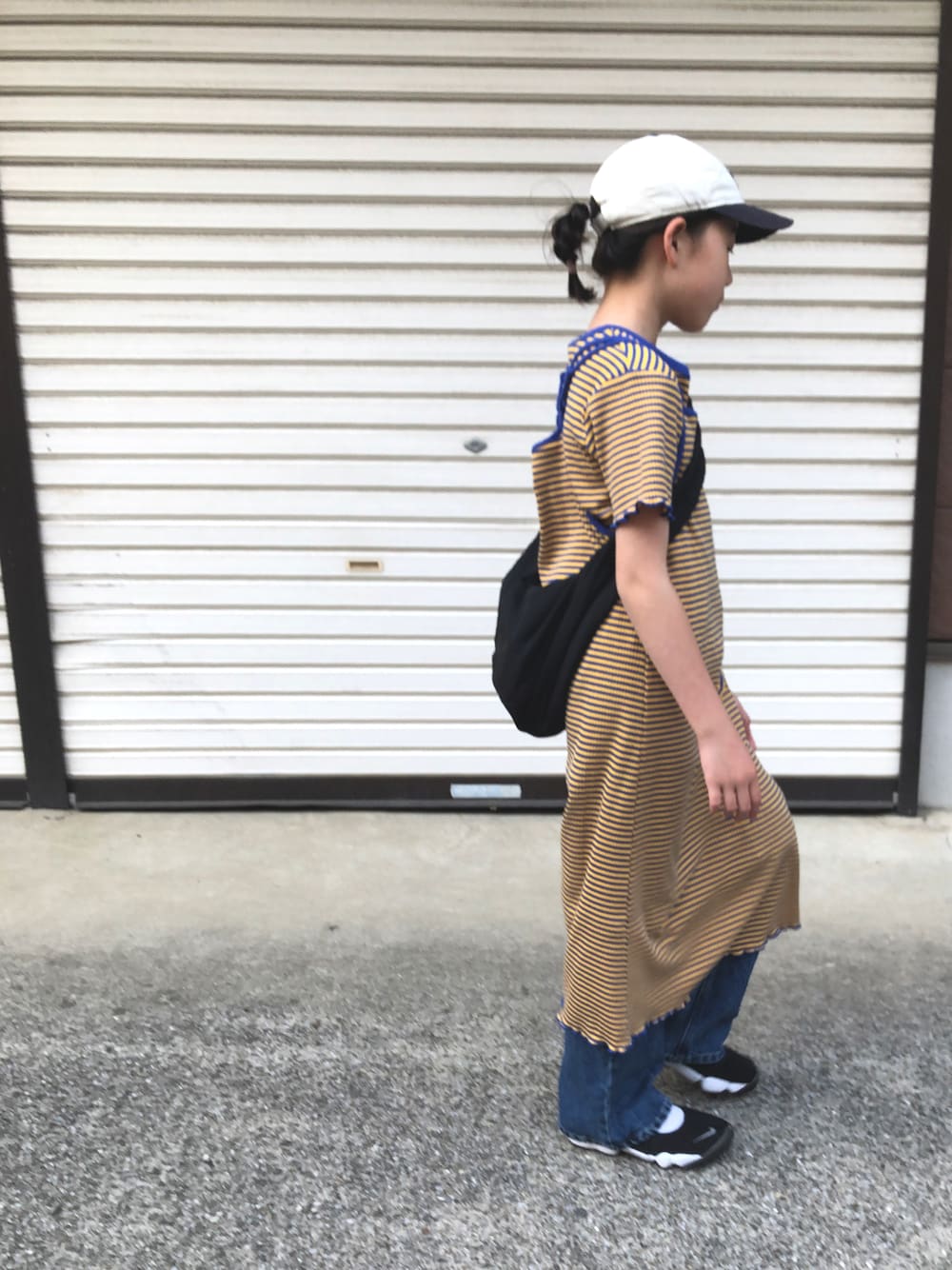 「休日スタイル、夏コーデ、ワンピース、キッズファッション、エアリフト、NIKE、ボーダー、ロングワンピース、チャオパニックティピー(CIAOPANIC TYPY)、キャップ、ショルダーバッグ、レイヤードスタイル、フレアパンツ、フレアデニム、デニム」｜「NEW ERAのNEW ERA/ニューエラ キッズ キャップ CAP CHILD 920 NEYYAN 13327964（キャップ、ホワイト系）」を使った、nami *さん（キッズ・131cm）の夏コーディネートの1枚目の写真