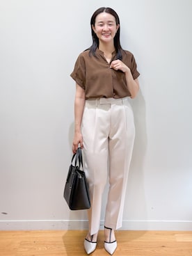 「index（インデックス）の【大人気により追加生産】タックスキッパーブラウス《接触冷感／吸水速乾／洗濯機OK／イージーアイロン／防シワ／XS-3L》（シャツ/ブラウス、イエロー系）」を使った、sone_156さん（レディース・156cm）の秋コーディネート