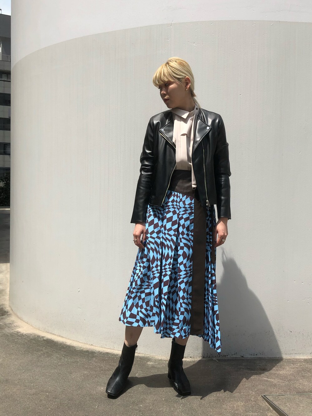 アシメパネルエッフェルボリュームスリーブブラウスを使った