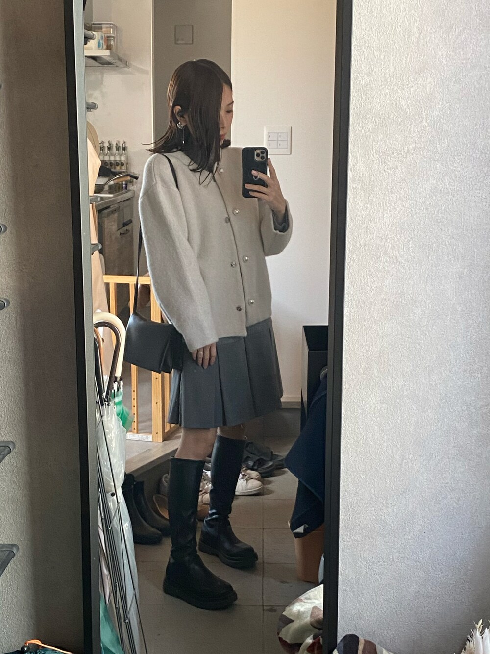 「Rirandture、冬コーデ、ブーツ」｜「GRLの厚底タンクソールレザーロングブーツ（ブーツ、ブラック系）」を使った、Yuki Katagiriさん（骨格ウェーブ・レディース・160cm）の春コーディネートの1枚目の写真