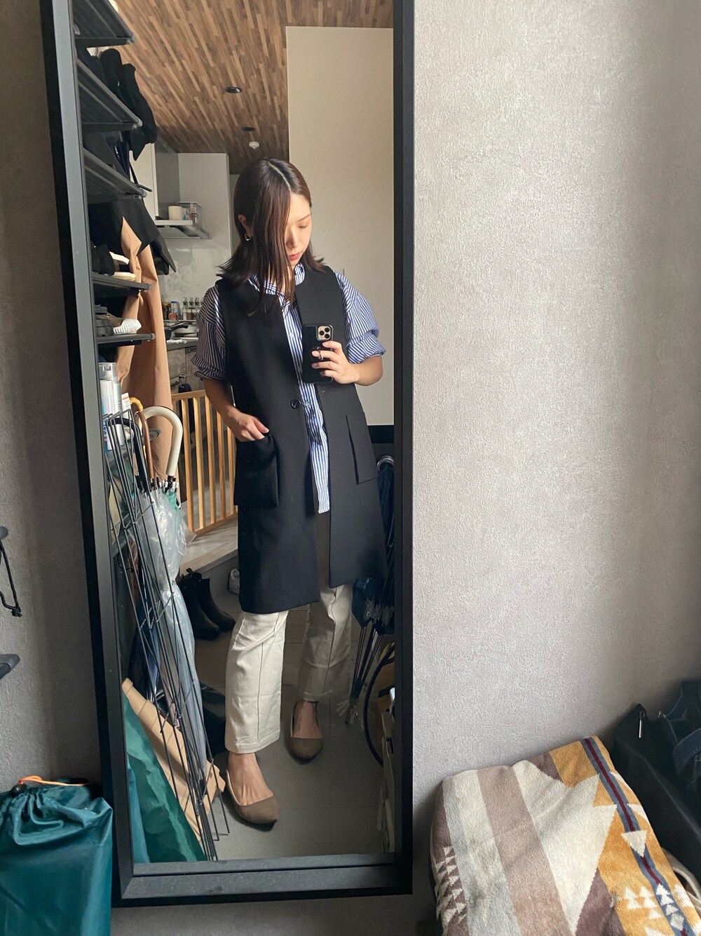 「春ファッション、ベストコーデ」｜「NINE9Uのアイテム（ベスト、ブラック系）」を使った、Yuki Katagiriさん（骨格ウェーブ・レディース・160cm）の春コーディネートの1枚目の写真