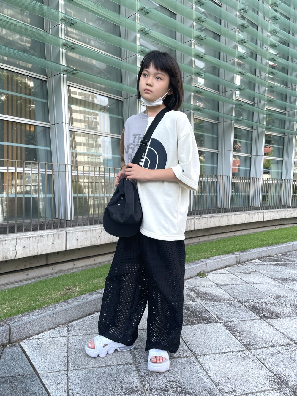 「真夏のアクティブスタイル、キッズコーデ、サンダル、ノースフェイスパープルレーベル、GRIS、夏休み、NIKE、NIKEココ」｜「THE NORTH FACE PURPLE LABELのアイテム（Tシャツ/カットソー、ベージュ系）」を使った、Reo-Chamさん（キッズ・131cm）の夏コーディネートの1枚目の写真