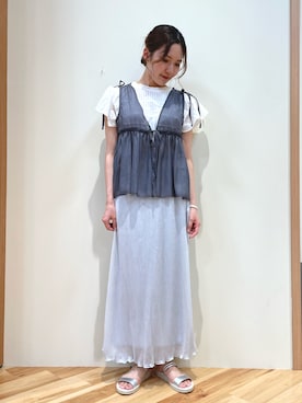 「プリーツスカート」｜「アイテム（ベスト、グレー系）」を使った、arisaさん（レディース・161cm）の夏コーディネート