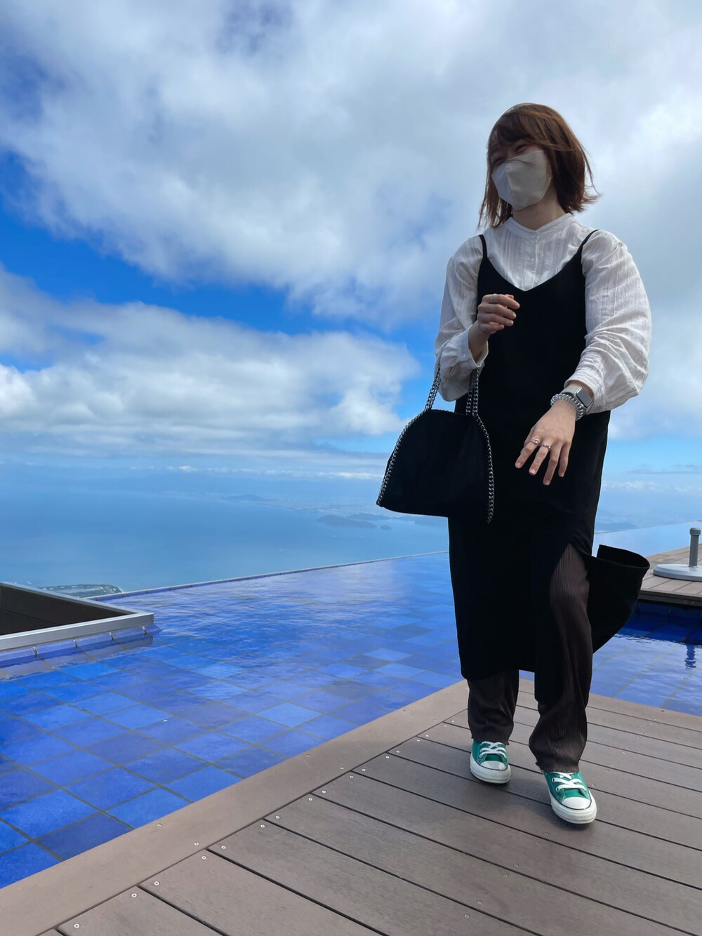 「大人カジュアル、休日スタイル、パンツスタイル、おしゃれさんと繋がりたい、カジュアルコーデ、converse」｜「niko and...のアイテム（ワンピース、ブラック系）」を使った、ｃｏｏｃさん（レディース・155cm）の冬コーディネートの1枚目の写真
