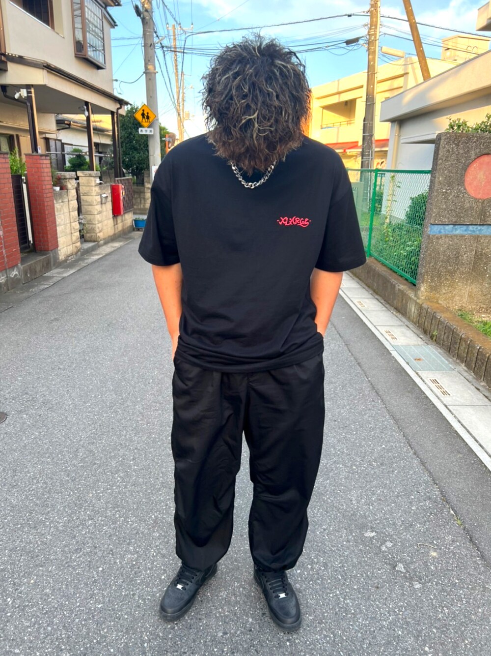 「エクストララージ、ストリート、ootd、休日スタイル、夏、スニーカー、お洒落さんとつながりたい、黒、今日のコーデ、シンプルコーデ、いいね、save、フォローお願いします🤑、Tシャツ、NIKE、ラクチンコーデ、RAGEBLUE」｜「Portのメタル ボリューム チェーン ネックレス ( ユニセックス / メンズアクセ )（ネックレス、シルバー系）」を使った、Rikitoⓗさん（メンズ・180cm）の夏コーディネートの1枚目の写真