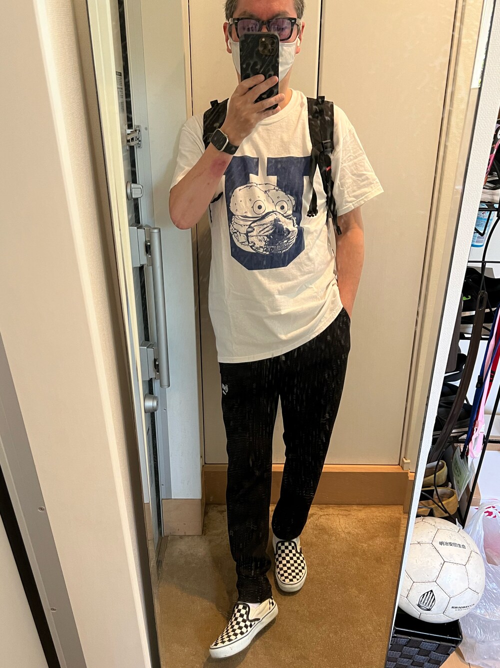 「春夏コーデ、今日のコーデ、はるコーデ、ストリートコーデ、Tシャツ、スリッポン、夏コーデ、VANS」｜「Ray-Banのアイテム（サングラス、ブラック系）」を使った、Keigo Ozawaさん（メンズ・173cm）の春コーディネートの1枚目の写真